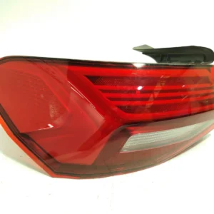 Feu arriere gauche2C sur aile Audi A3.webp